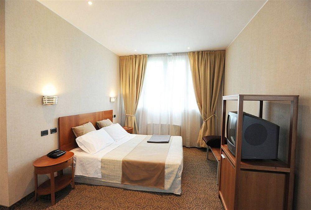 Hotel Cora Carate Brianza Ngoại thất bức ảnh