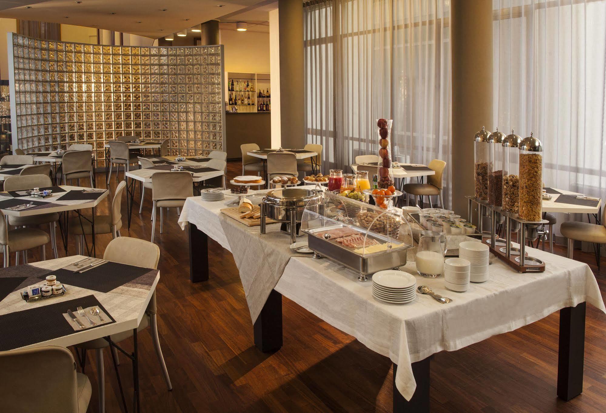 Hotel Cora Carate Brianza Ngoại thất bức ảnh
