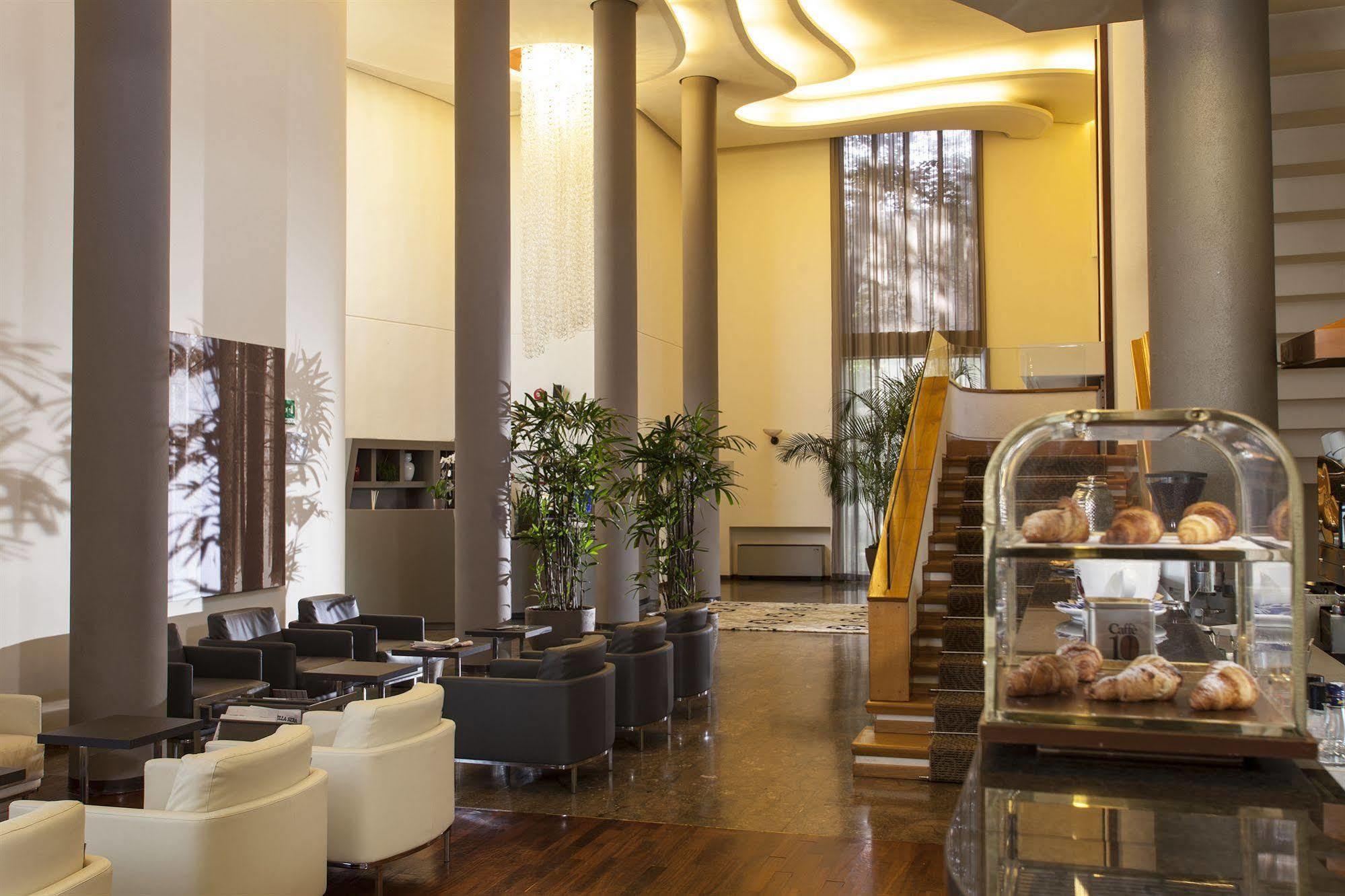 Hotel Cora Carate Brianza Ngoại thất bức ảnh