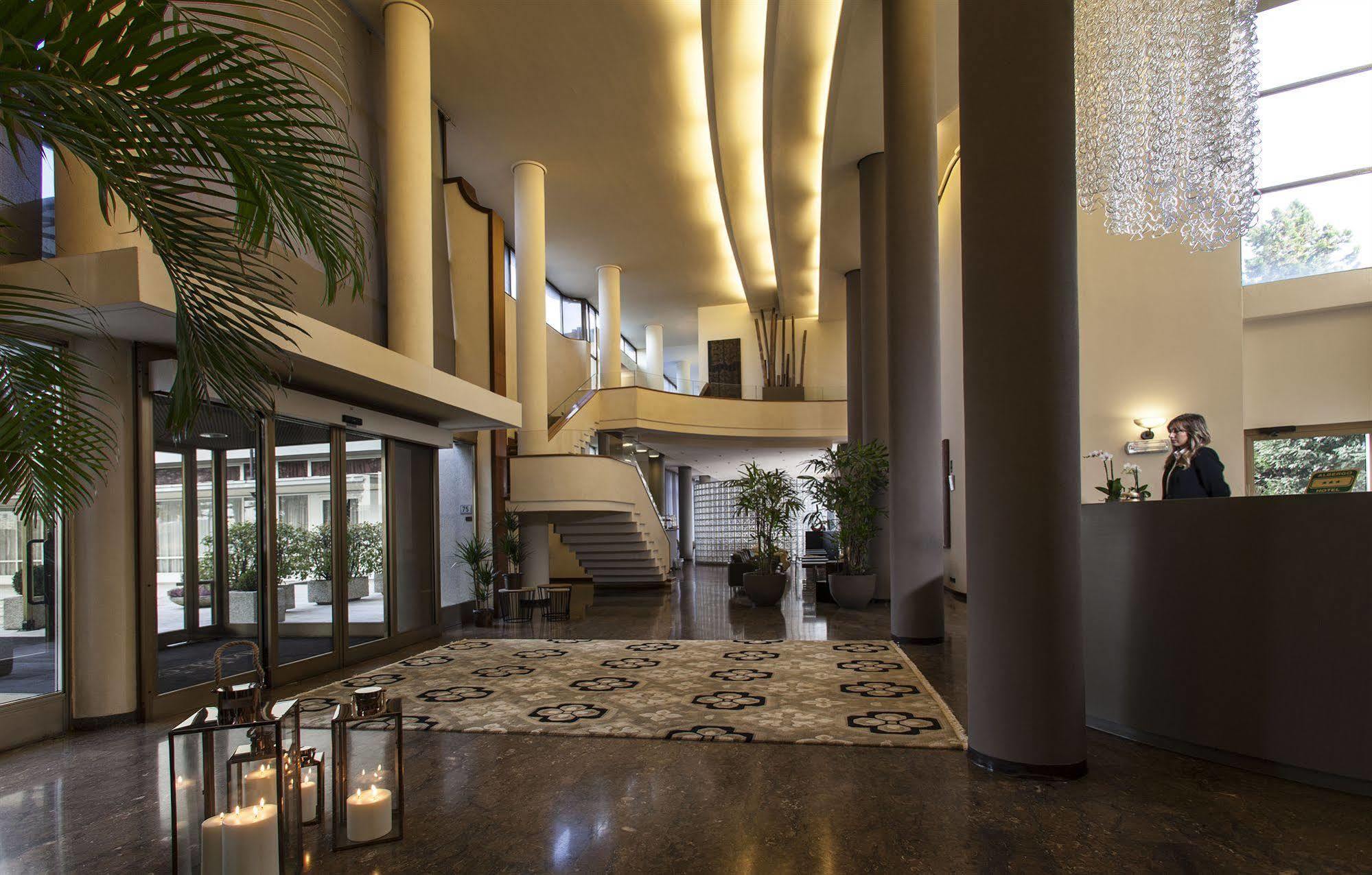 Hotel Cora Carate Brianza Ngoại thất bức ảnh